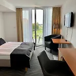 Hotel Holiday Resorts Balatonszarszo