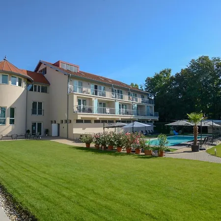 Hotell Holiday Resorts 3*