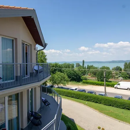 Holiday Resorts מלון באלאטונסארסו