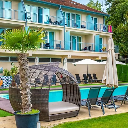 Holiday Resorts באלאטונסארסו