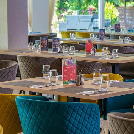 Hotel Holiday Resorts