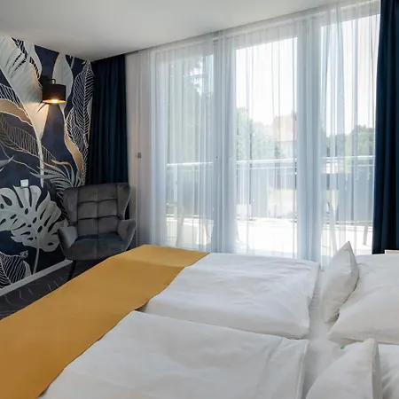 Holiday Resorts Hotel