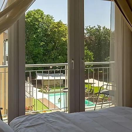 Hotel Holiday Resorts