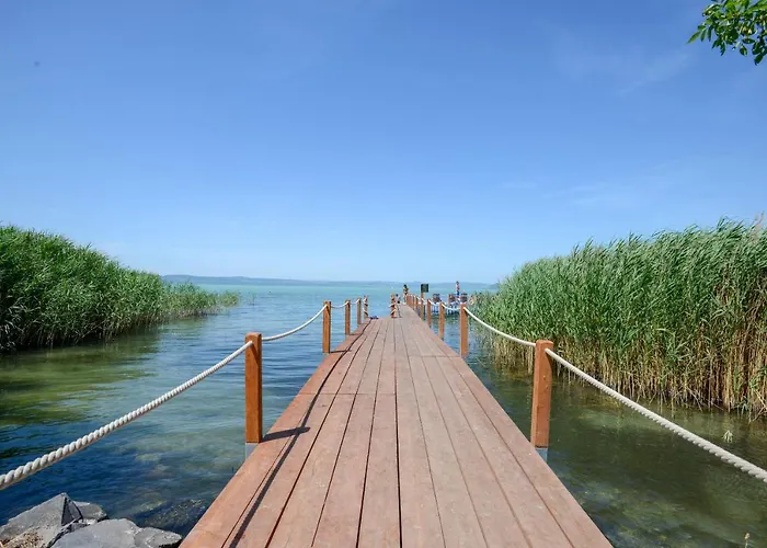 Holiday Resorts מלון באלאטונסארסו