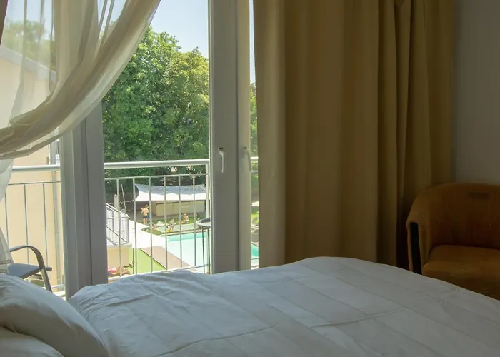 מלון Holiday Resorts