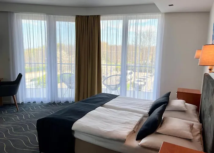 Holiday Resorts מלון