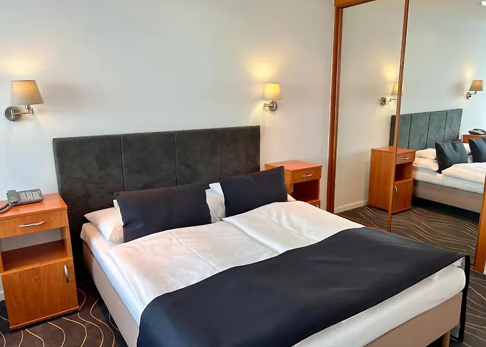 מלון Holiday Resorts 3*