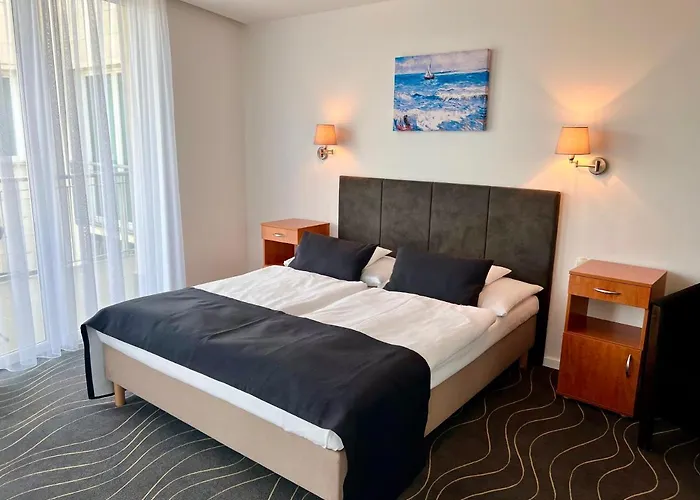 מלון Holiday Resorts 3*