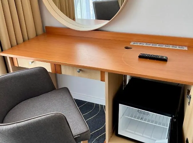 מלון Holiday Resorts 3*