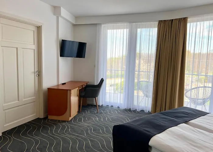 מלון Holiday Resorts 3*