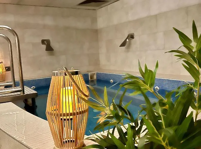 מלון Holiday Resorts 3*