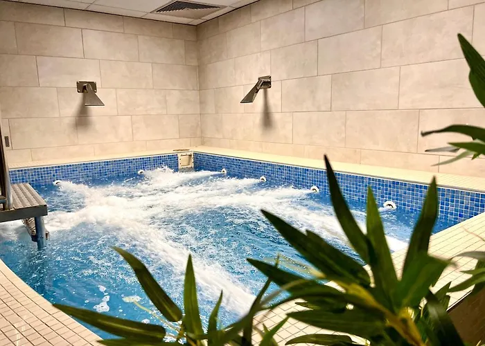 Holiday Resorts מלון