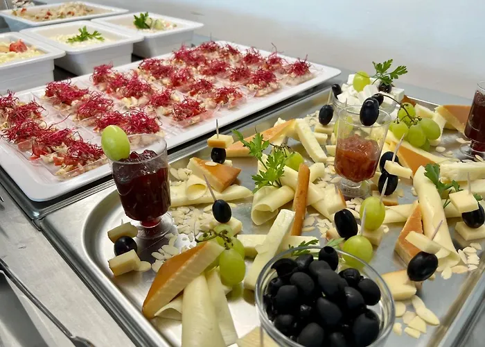 Holiday Resorts מלון