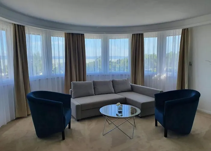 מלון Holiday Resorts